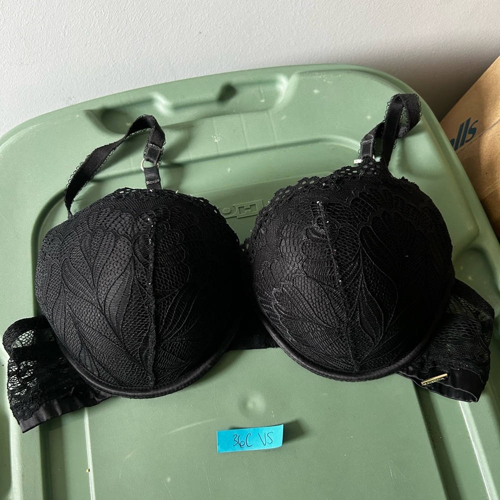 black lace VS bra 36C